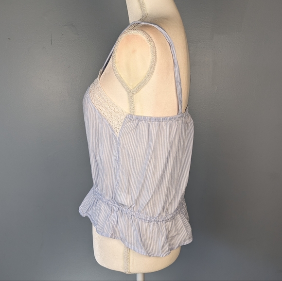 Pretty light blue and white cami with lace - Picture 2 of 6